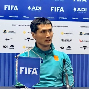 华体会-北青：邵佳一安排国脚出场兼顾俱乐部利益；国足1日下午抵沪